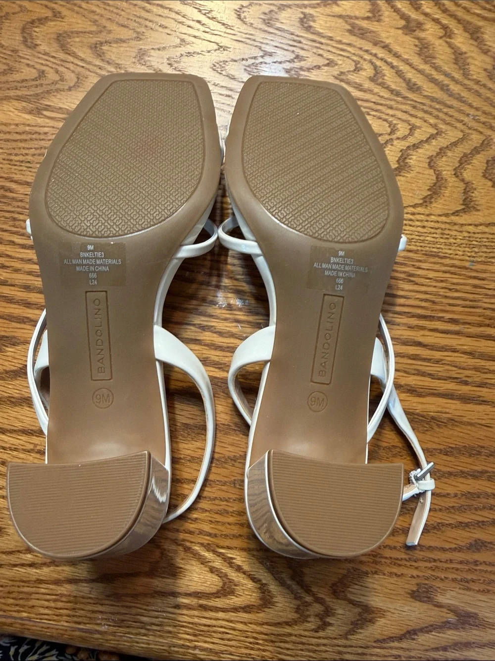 Bandolino Ivory color Patent Strappy Square-Toe Block Heel Sandal. Size 9 - Picture 5 of 8